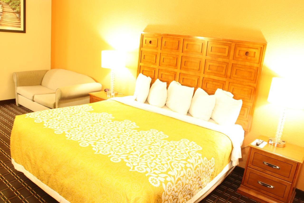 Days Inn By Wyndham Black River Falls - Access To Atv Trail Exterior foto