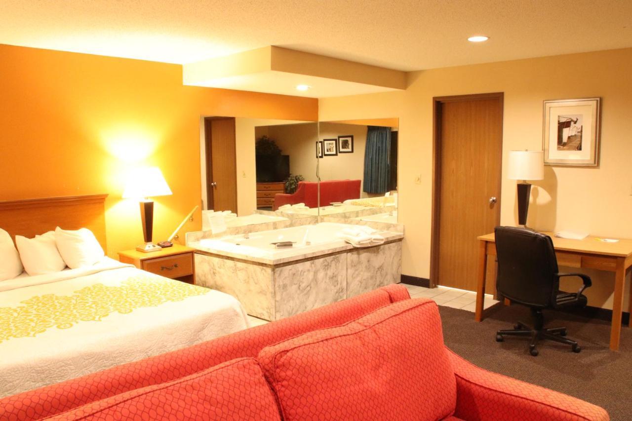 Days Inn By Wyndham Black River Falls - Access To Atv Trail Exterior foto