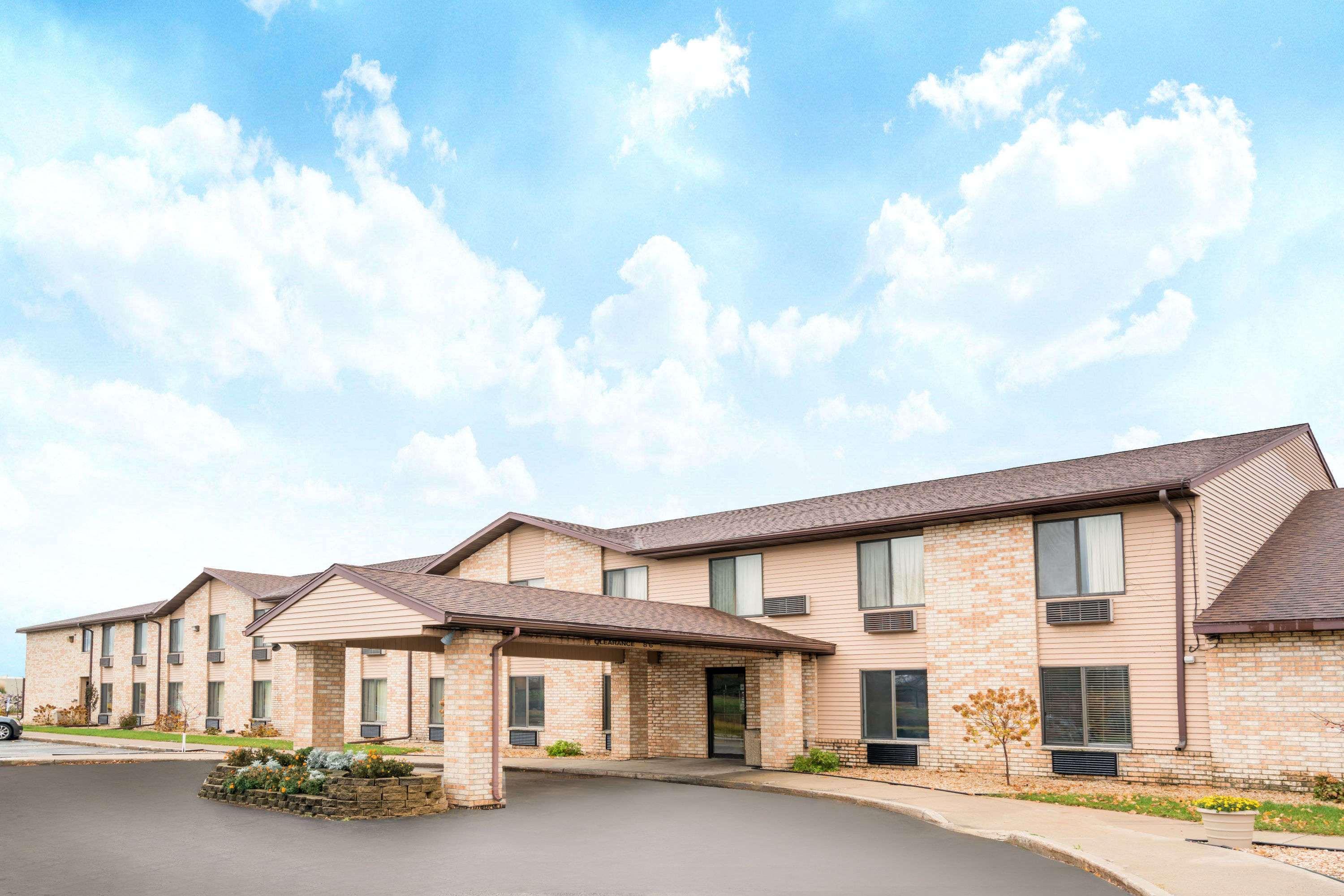 Days Inn By Wyndham Black River Falls - Access To Atv Trail Exterior foto